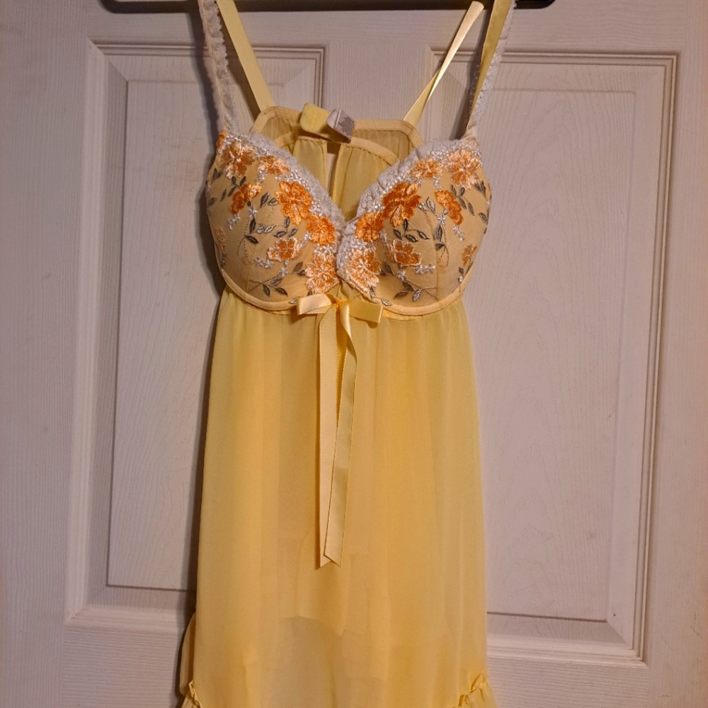 Enchanted Nighty yellow flower embroidery on cups  Size Med